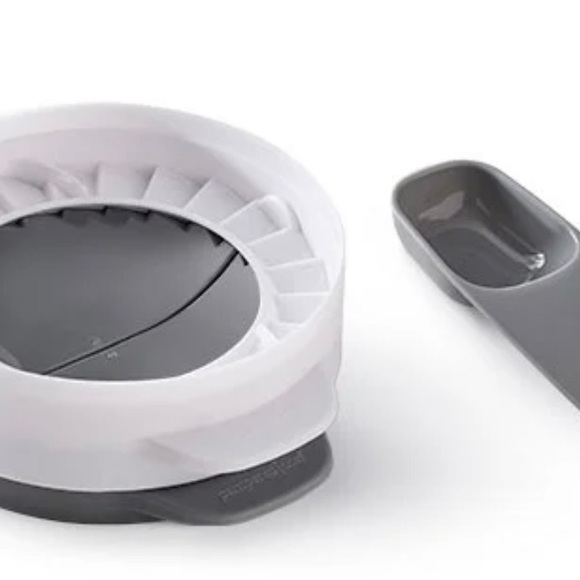 Pampered Chef Kitchen Pampered Chef Hand Pie Pocket Maker New In